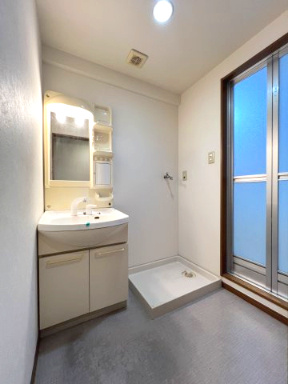 センチュリーパーク善進本町1番館の洗面所|コンパクトで使いやすいトイレです