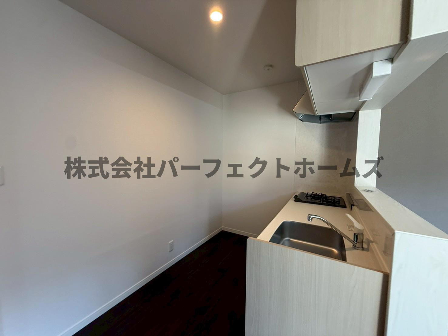 高野道ガレージハウスA棟のキッチン|キッチンでお料理をお楽しみください