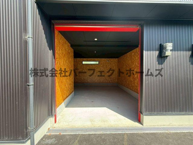 高野道ガレージハウスA棟の駐車場|駐車場があります