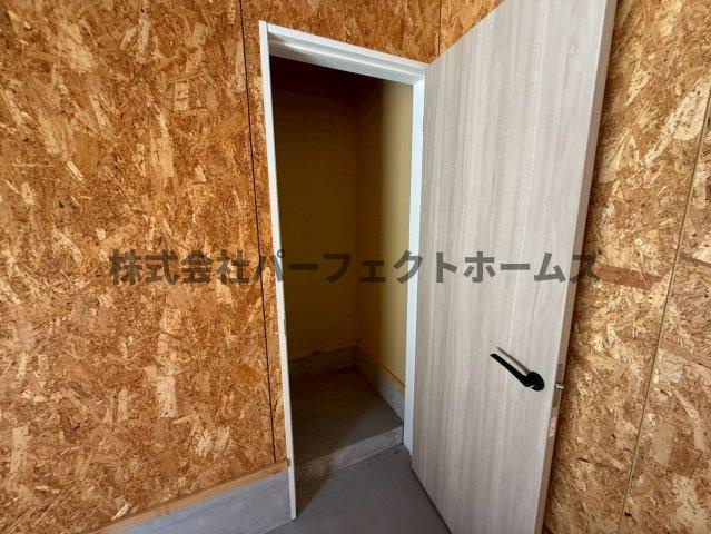 高野道ガレージハウスA棟の収納|ちょっとした収納スペースも充実しています