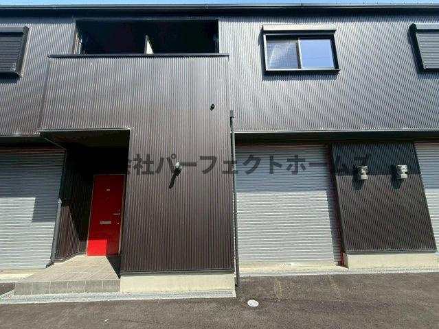 高野道ガレージハウスA棟の外観|外はこのようになっています