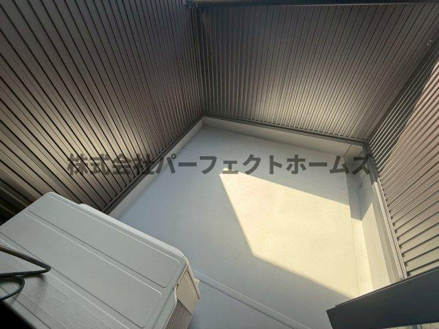 高野道ガレージハウスA棟のバルコニー|落ち着いた時間を過ごせるバルコニーです