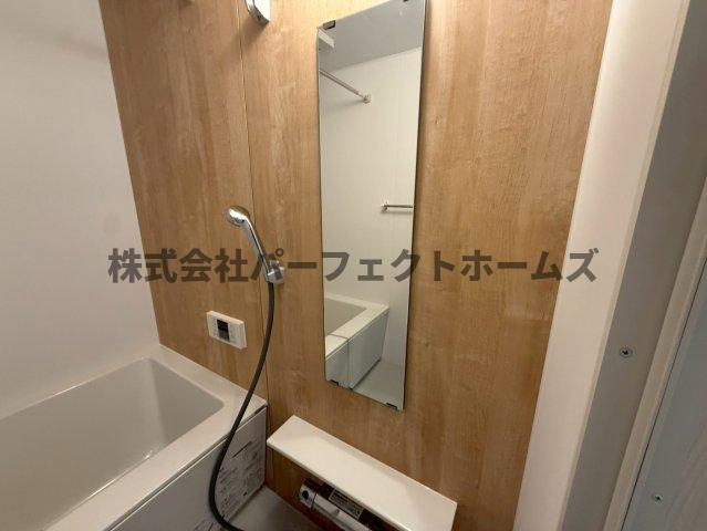 高野道ガレージハウスA棟の浴室|ゆったり過ごせるお風呂です