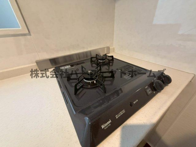 高野道ガレージハウスA棟のキッチン|きれいなキッチンです