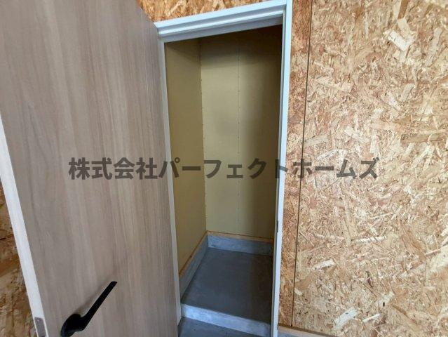 高野道ガレージハウスA棟の収納|ちょっとした収納スペースも充実しています