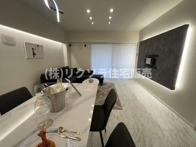 星和菊ヶ丘ハイツのダイニング|LDK16.3帖　家具・照明付き
■物件内覧・資金計画相談・住宅ローン相談、リフォーム相談、お問合せ受付中■
※当日・翌日のご内覧、ご相談はお電話でのお問合せがスムーズです！