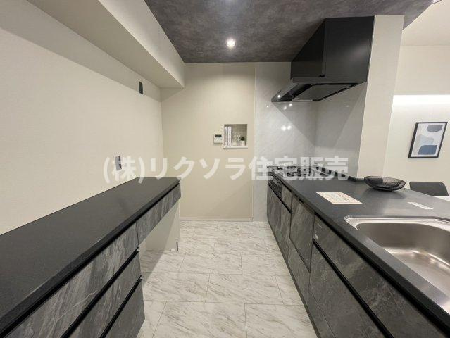 星和菊ヶ丘ハイツのキッチン|LDK16.3帖　家具・照明付き
■物件内覧・資金計画相談・住宅ローン相談、リフォーム相談、お問合せ受付中■
※当日・翌日のご内覧、ご相談はお電話でのお問合せがスムーズです！
