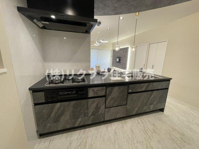 星和菊ヶ丘ハイツのキッチン|背面収納付き
■物件内覧・資金計画相談・住宅ローン相談、リフォーム相談、お問合せ受付中■
※当日・翌日のご内覧、ご相談はお電話でのお問合せがスムーズです！