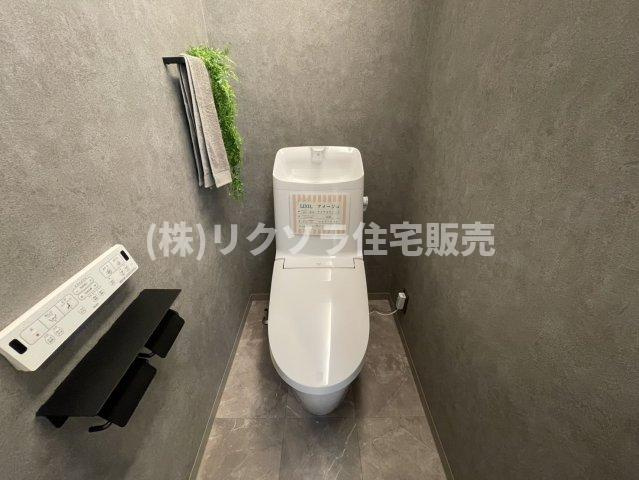 星和菊ヶ丘ハイツのトイレ|温水洗浄便座付き
■物件内覧・資金計画相談・住宅ローン相談、リフォーム相談、お問合せ受付中■
※当日・翌日のご内覧、ご相談はお電話でのお問合せがスムーズです！