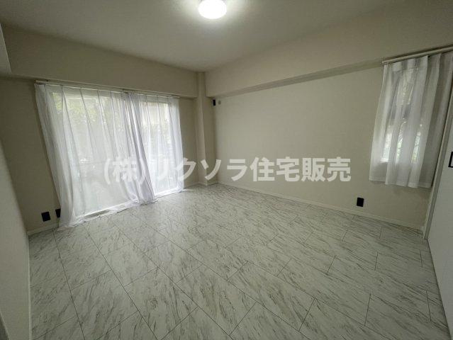 星和菊ヶ丘ハイツの子供部屋|洋室7.4帖
■物件内覧・資金計画相談・住宅ローン相談、リフォーム相談、お問合せ受付中■
※当日・翌日のご内覧、ご相談はお電話でのお問合せがスムーズです！
