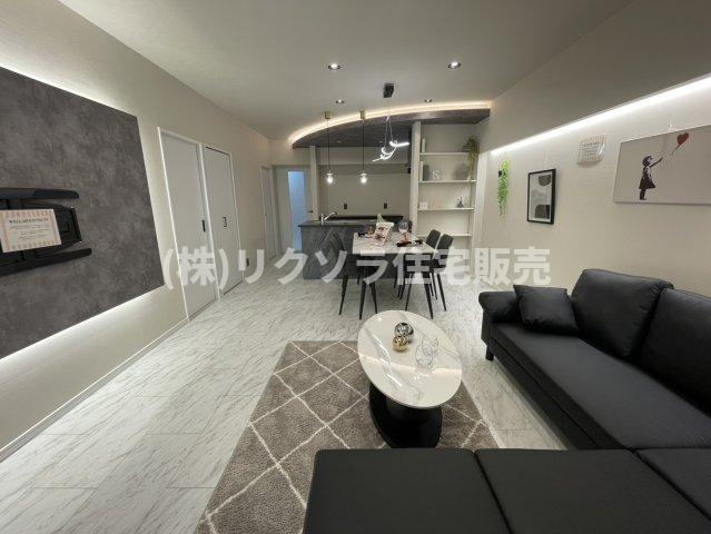 星和菊ヶ丘ハイツの居間・リビング|LDK16.3帖　家具・照明付き
■物件内覧・資金計画相談・住宅ローン相談、リフォーム相談、お問合せ受付中■
※当日・翌日のご内覧、ご相談はお電話でのお問合せがスムーズです！