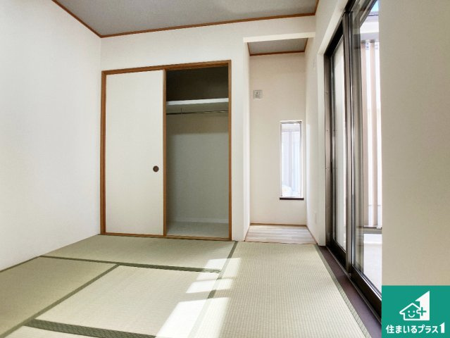 明石市大久保町大久保町　中古一戸建ての和室|一室あると便利な和室は客間としてだけでなく、小さなお子様のプレイルームや食後のくつろぎスペースとしてもご利用いただけます。収納もついていますので大活躍間違いなし！