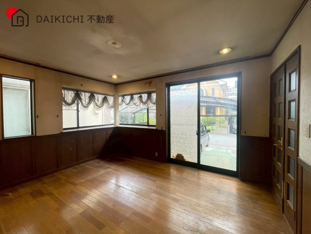 【居間・リビング】 | 川越市伊勢原町4丁目　中古戸建