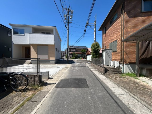 【商談中】リーブルガーデン　一宮市蓮池第３　全２区画分譲の前面道路含む現地写真|■前面道路　■ヤマダ不動産　株式会社リライフ　
■夢のマイホーム購入をフルサポートします！