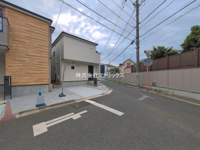 練馬区東大泉6丁目　ハイグレード仕様　ZEH水準住宅　全2棟の前面道路含む現地写真