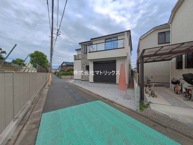 練馬区東大泉6丁目　ハイグレード仕様　ZEH水準住宅　全2棟の前面道路含む現地写真