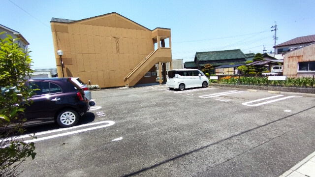 エルハイム宇頭の駐車場