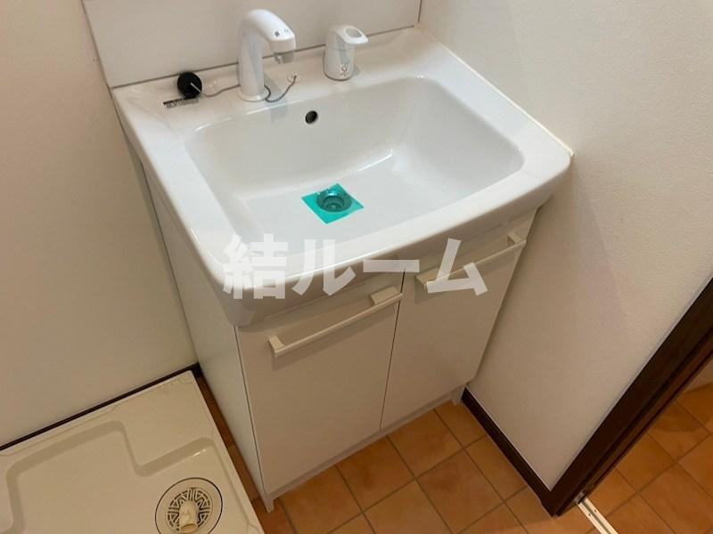 練馬区小竹町２丁目のアパートの洗面所