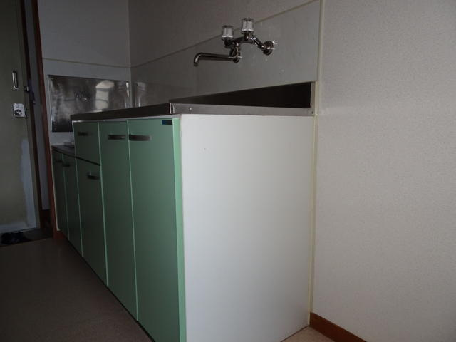 グリーンの扉がアクセント