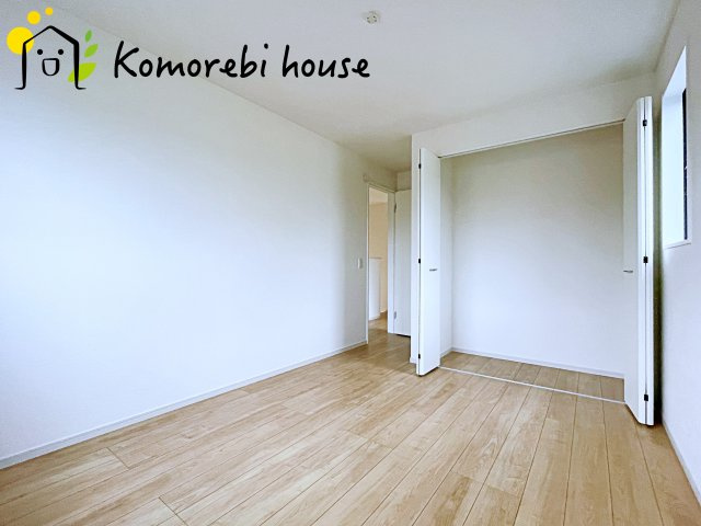 桶川市朝日　4期　新築戸建て　ケイアイグレイス　01の洋室|明るい洋室です
