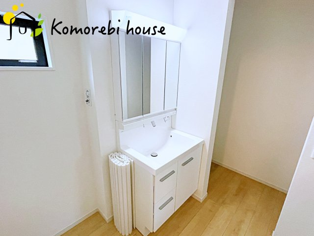 桶川市朝日　4期　新築戸建て　ケイアイグレイス　01の独立洗面台|独立洗面台で身支度をすべて済ませてしまいましょう