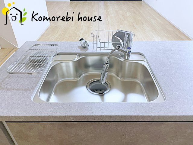 桶川市朝日　4期　新築戸建て　ケイアイグレイス　01のキッチン|コンパクトなキッチンで掃除もラクラク