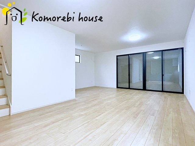 桶川市朝日　4期　新築戸建て　ケイアイグレイス　01の居間・リビング|こちらの居間で趣味の時間をお楽しみください