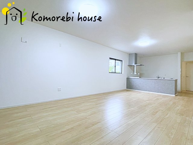 桶川市朝日　4期　新築戸建て　ケイアイグレイス　01の居間・リビング|ゆったり過ごせる居間です