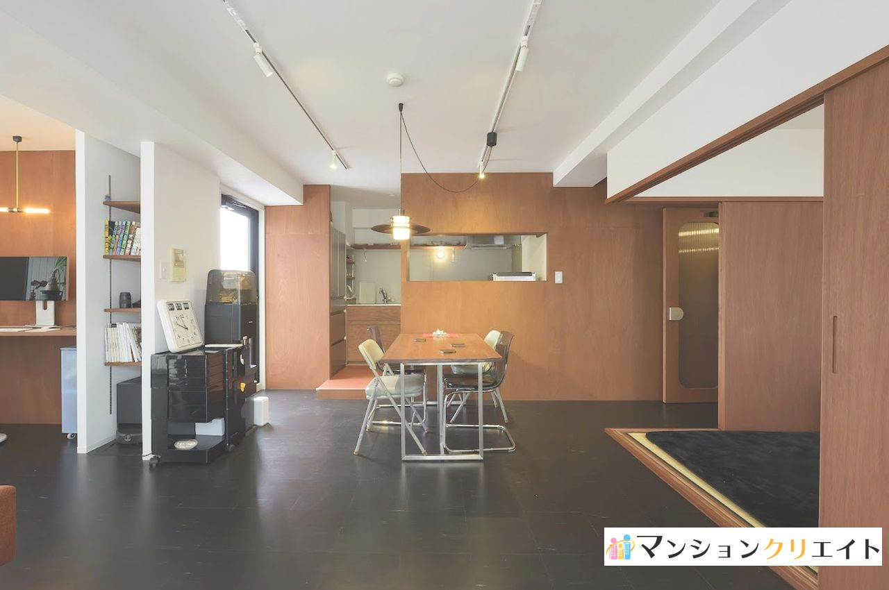 信開ドヌール二の宮【北欧風リノベーション済・ガレージ付】の居間・リビング|LDK約22帖