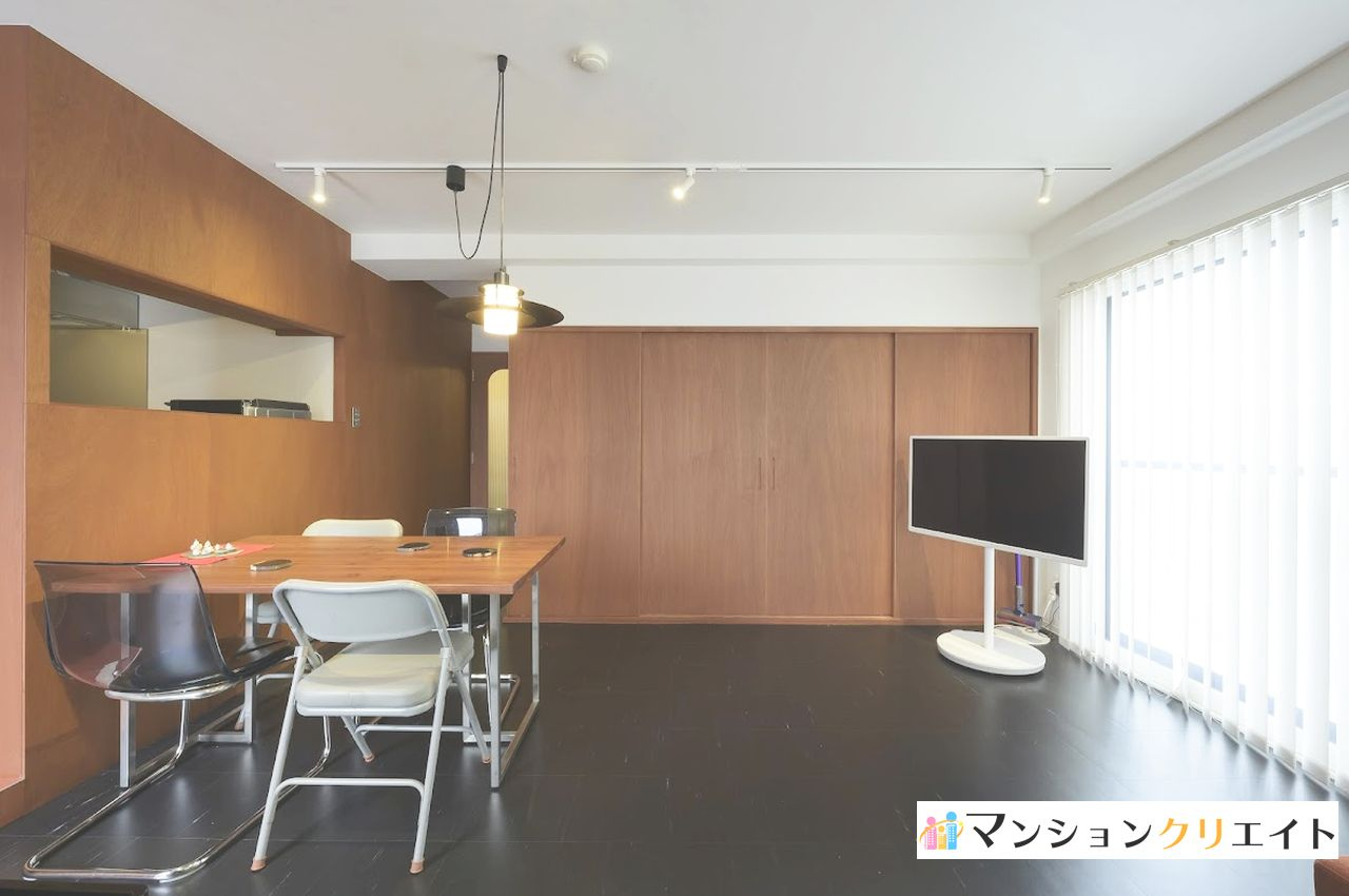 信開ドヌール二の宮【北欧風リノベーション済・ガレージ付】の居間・リビング|LDK約22帖