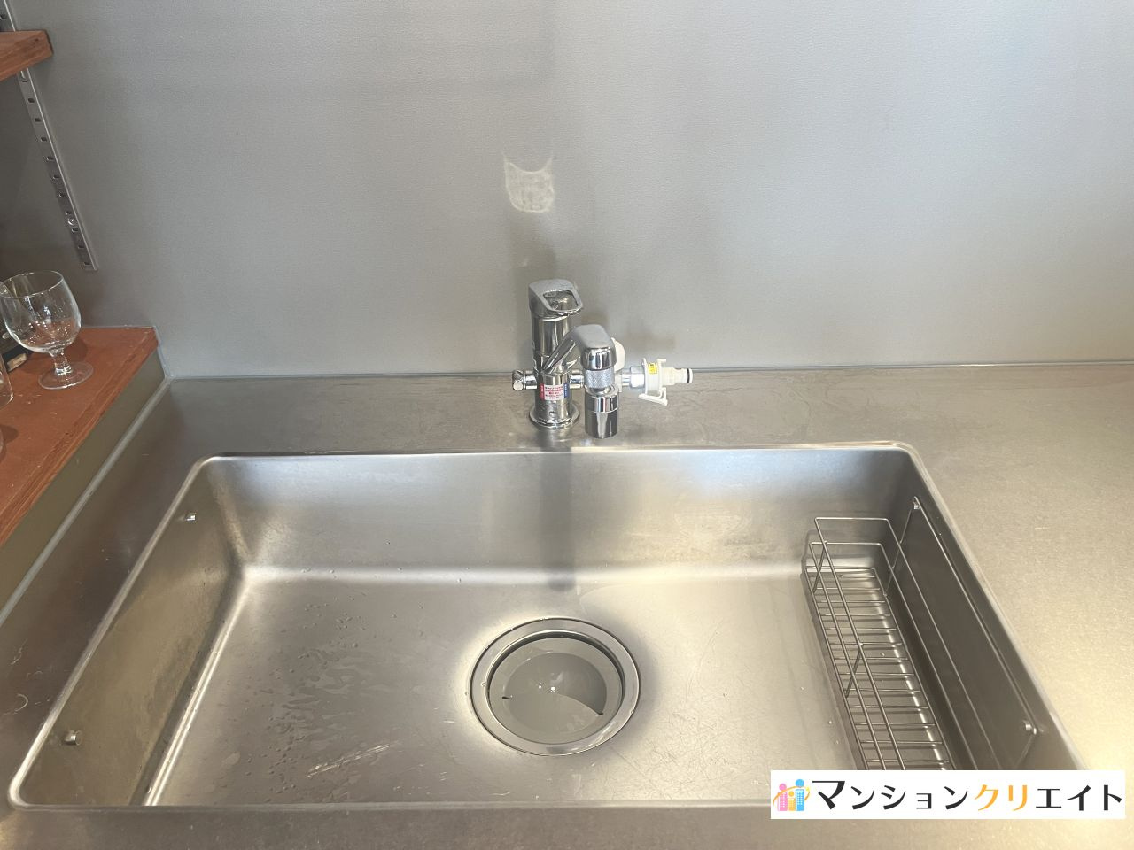 信開ドヌール二の宮【北欧風リノベーション済・ガレージ付】のキッチン|広いシンク