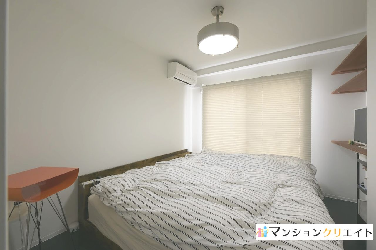 信開ドヌール二の宮【北欧風リノベーション済・ガレージ付】の洋室|洋室約6.0帖　南向きの窓があるので、風通りも良いです