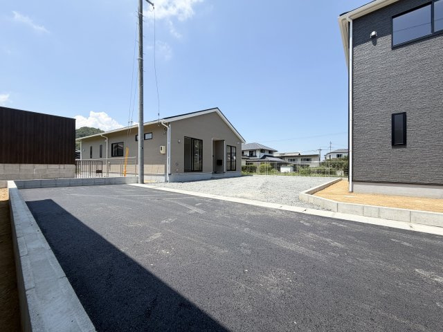【前面道路含む現地写真】 | クレイドルガーデン玉野市長尾第9 (全3棟)