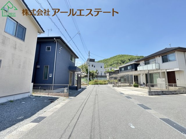 姫路市書写　　中古戸建の前面道路含む現地写真