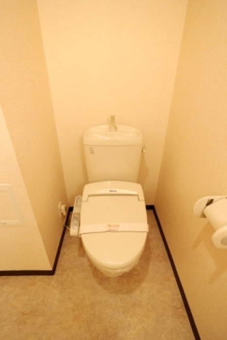 アルカンシェルのトイレ|落ち着いた色調のトイレです