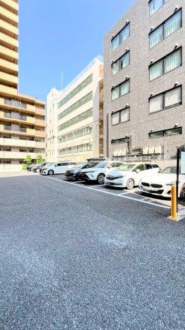 モンセーヌ東三国の駐車場