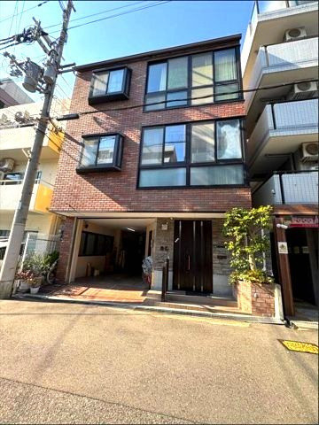 生田町4丁目の外観|JR線三ノ宮駅・阪急線春日野道駅が徒歩圏。将来のお子様の通学も視野に入れると各方面アクセスがいい住居は日々の生活を助けてくれますね。
