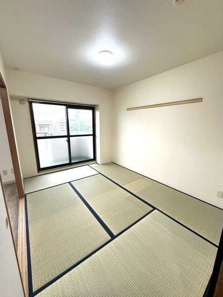 ロイヤルヒルズ山代参番館の和室