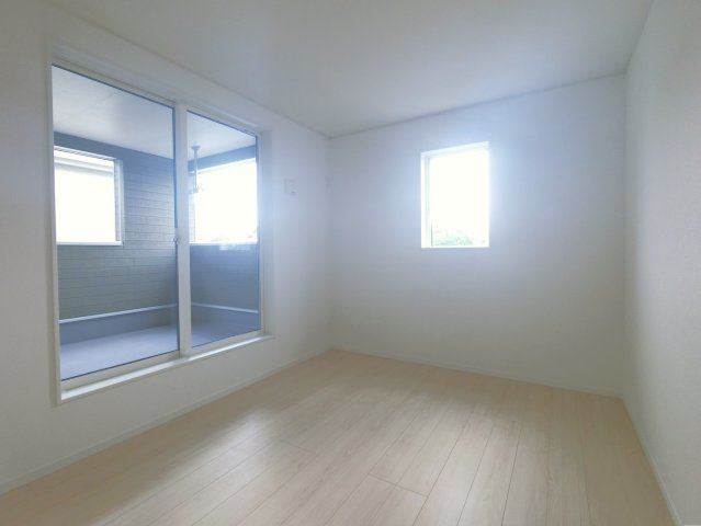 鳥栖市村田町第6 1号棟の洋室|洋室③　6.5帖のお部屋です　隣のバルコニーへ続いているお部屋です