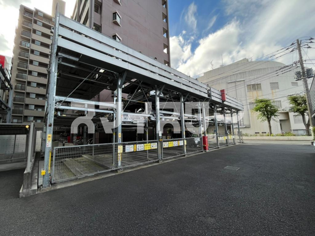青梅市河辺町１０丁目の賃貸マンションの駐車場