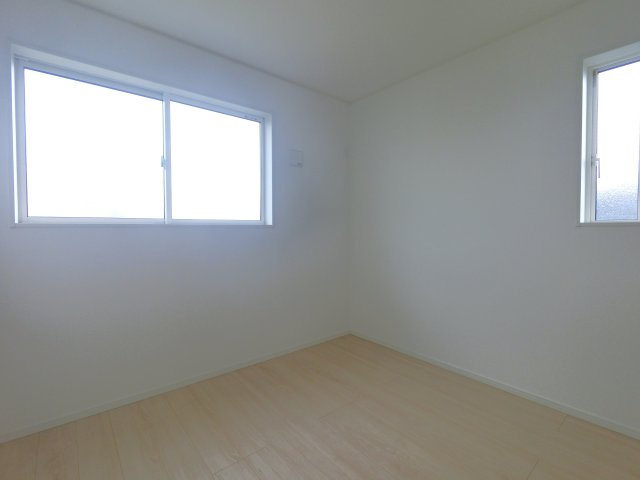 鳥栖市村田町第6 2号棟の洋室|洋室③　4.5帖のお部屋です　隣のバルコニーへ続いているお部屋です