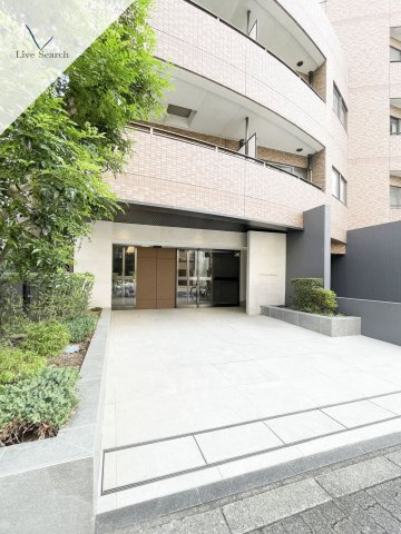 オーパスホームズ白山のエントランス
