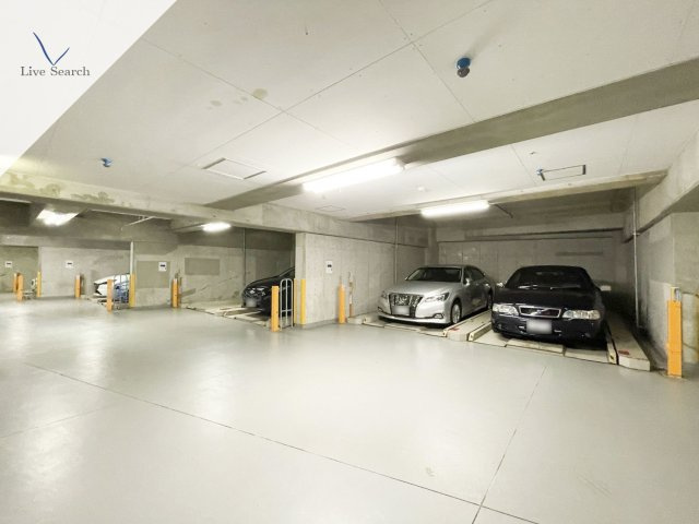 オーパスホームズ白山の駐車場