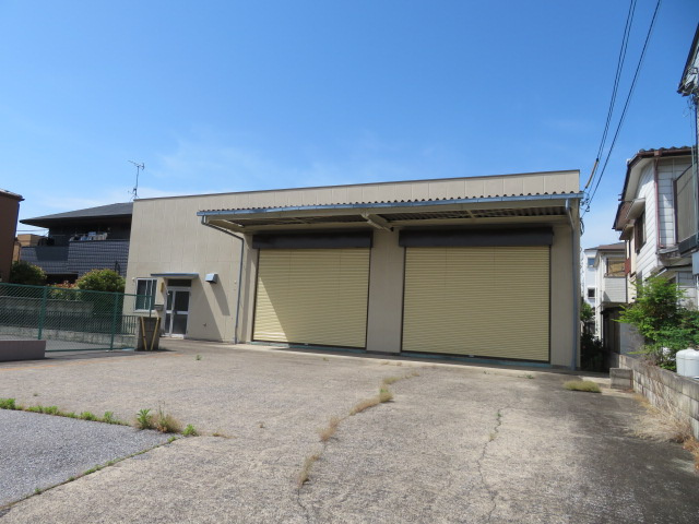 足立区伊興本町２丁目の倉庫