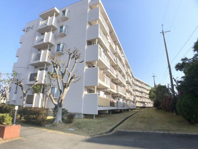 【外観】 | 泉北御池台第一住宅７号棟 | 大家族にもゆとりの設計です。LDKは約23.5帖もあり家族の団らんを楽しめます。