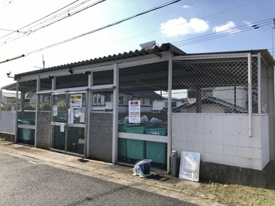 【設備】 | 泉北御池台第一住宅７号棟 | 清掃の行き届いたゴミ置き場は柵付きで清潔に保たれています。