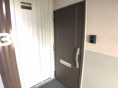 【玄関】 | 泉北御池台第一住宅７号棟 | TV付インターフォン完備の玄関です。セキュリティー面でも安心です。