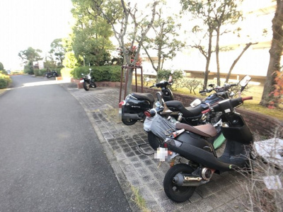 【駐輪場】 | 泉北御池台第一住宅７号棟 | 管理された敷地内にはバイク置き場もございます。