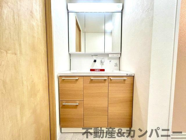 サントノーレ姫原弐番館の独立洗面台|独立洗面台あり、毎朝おしゃれに忙しい女性の方におすすめです