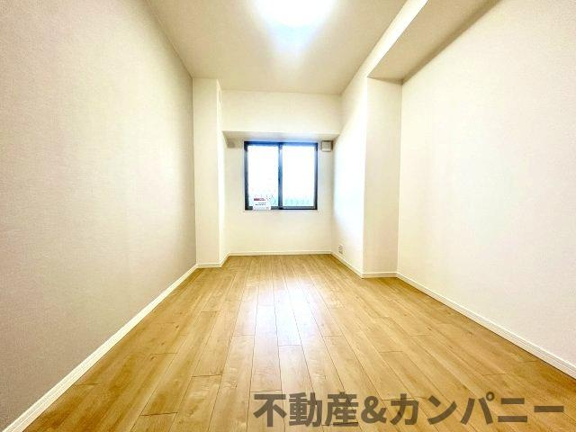 サントノーレ姫原弐番館の洋室|明るい洋室です